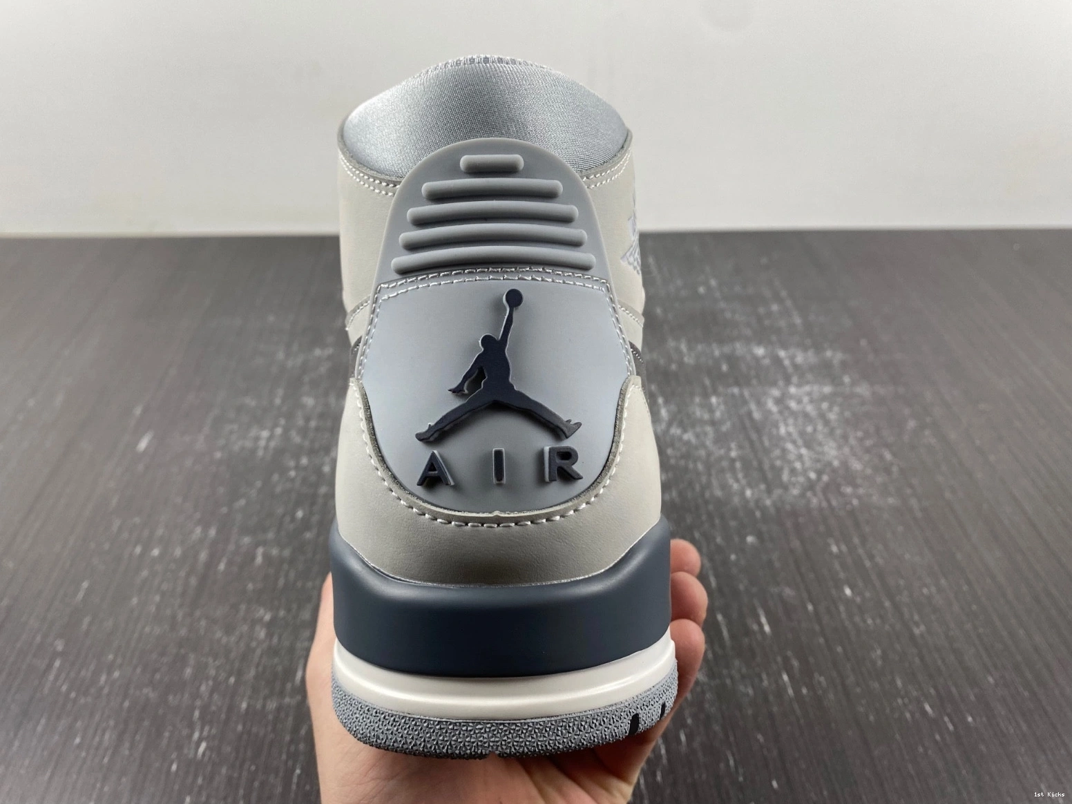 AV3922-002 - Jordan Legacy Grey Men's Wolf 312 1113